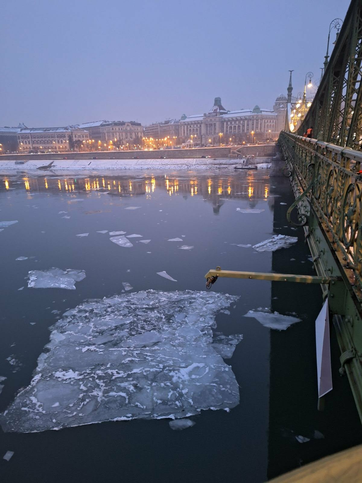 Fotó: A Duna a Szabadság hídról, Budapest, saját fotó